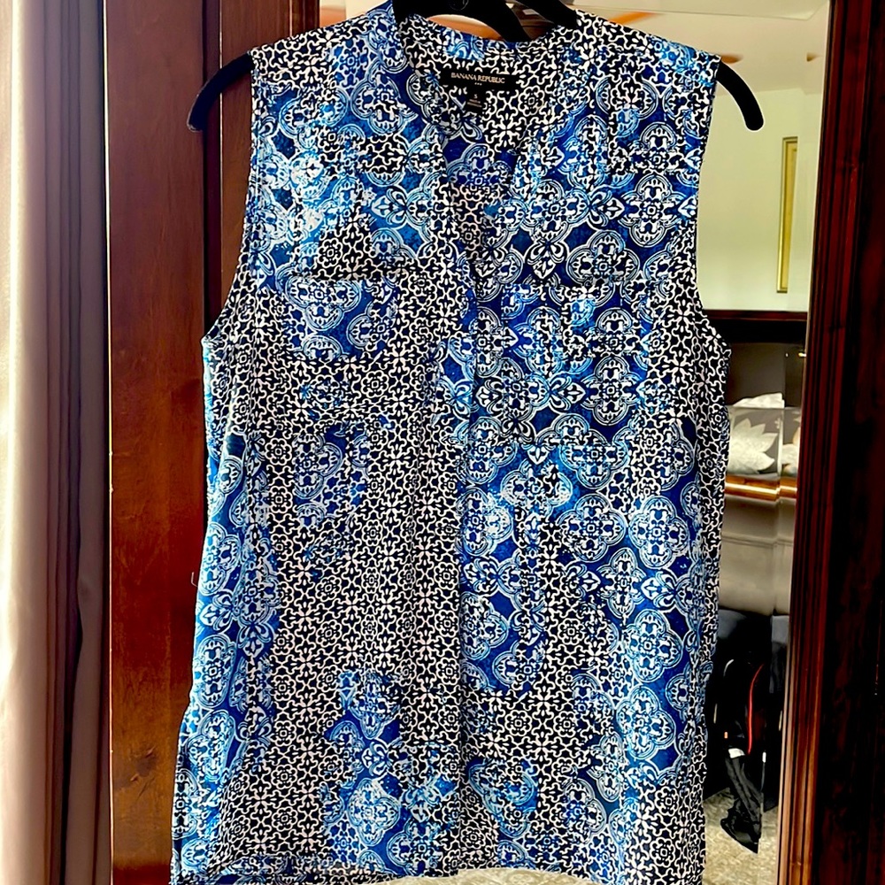 Banana Republic sleeveless top